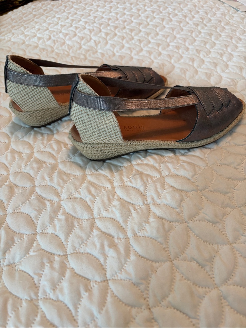 Gentle Souls by Kenneth Cole Metallic Pewter Open-Toe Slingback Espadrilles 8M - Picture 4 of 6